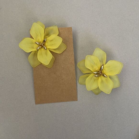 Elegant Yellow Flower Earrings A1244 - Picture 4 of 5